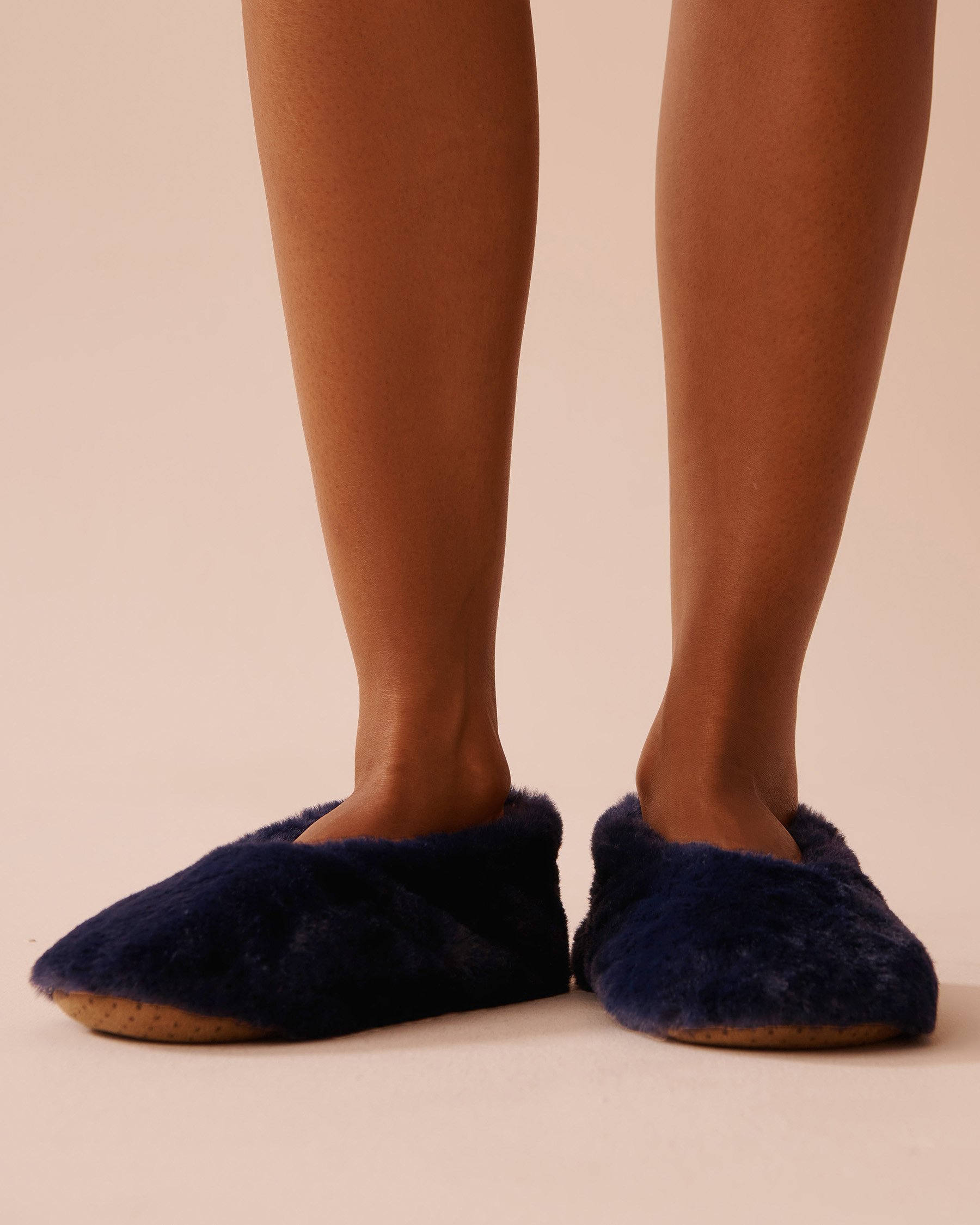 LA VIE EN ROSE Faux Fur Slipper Socks Evening Blue 40700354 - View1