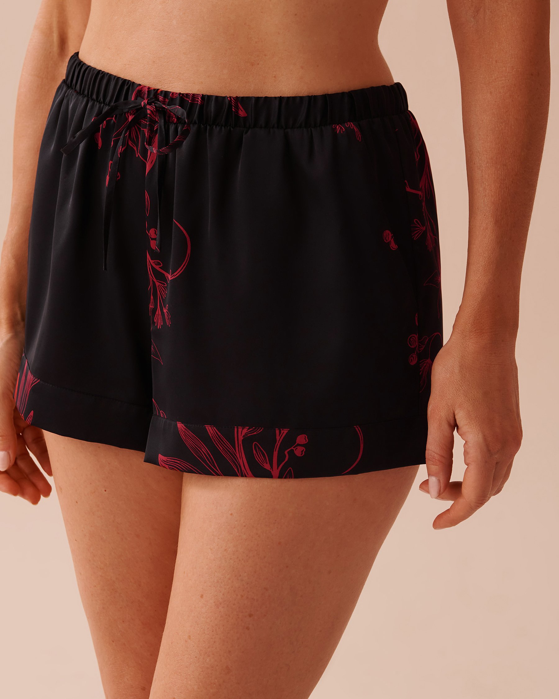 LA VIE EN ROSE Short en satin imprimé floral foncé Jardin mystique noir 60200112 - View1