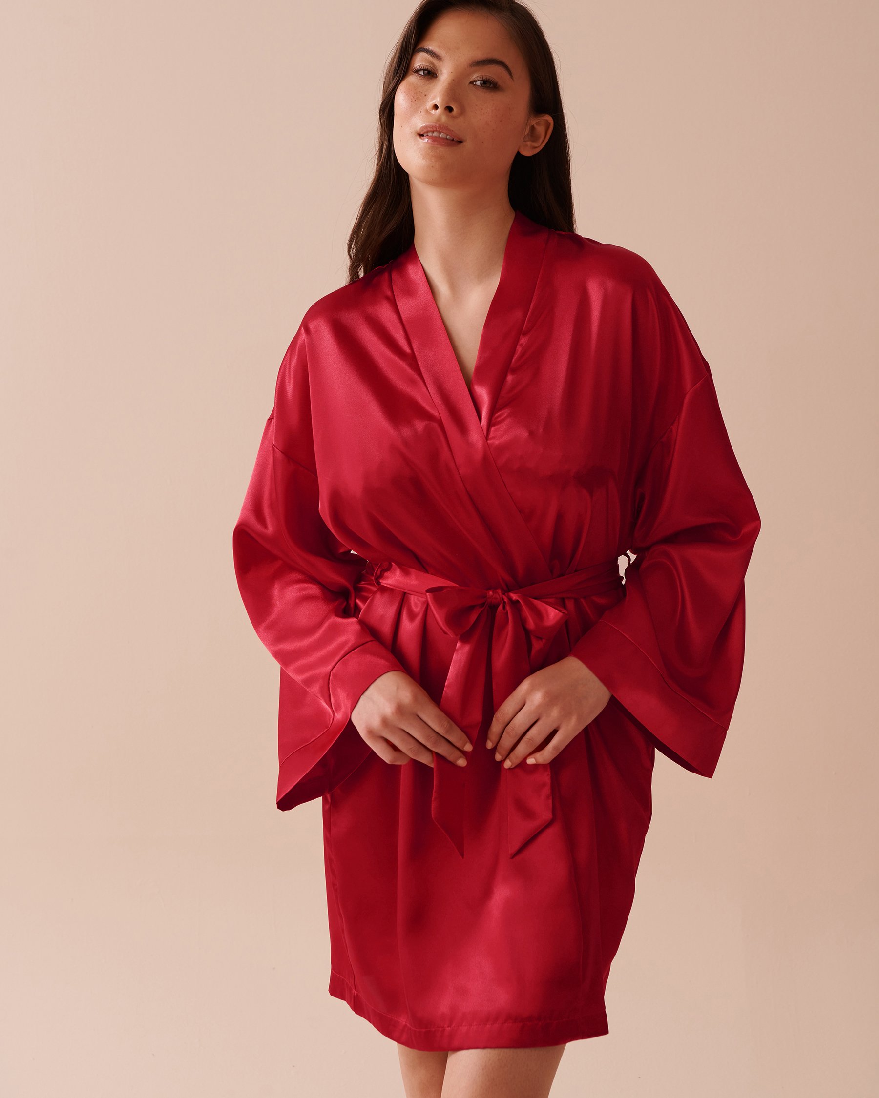 LA VIE EN ROSE Kimono en satin brillant Rouge sucre d'orge 60600084 - View1