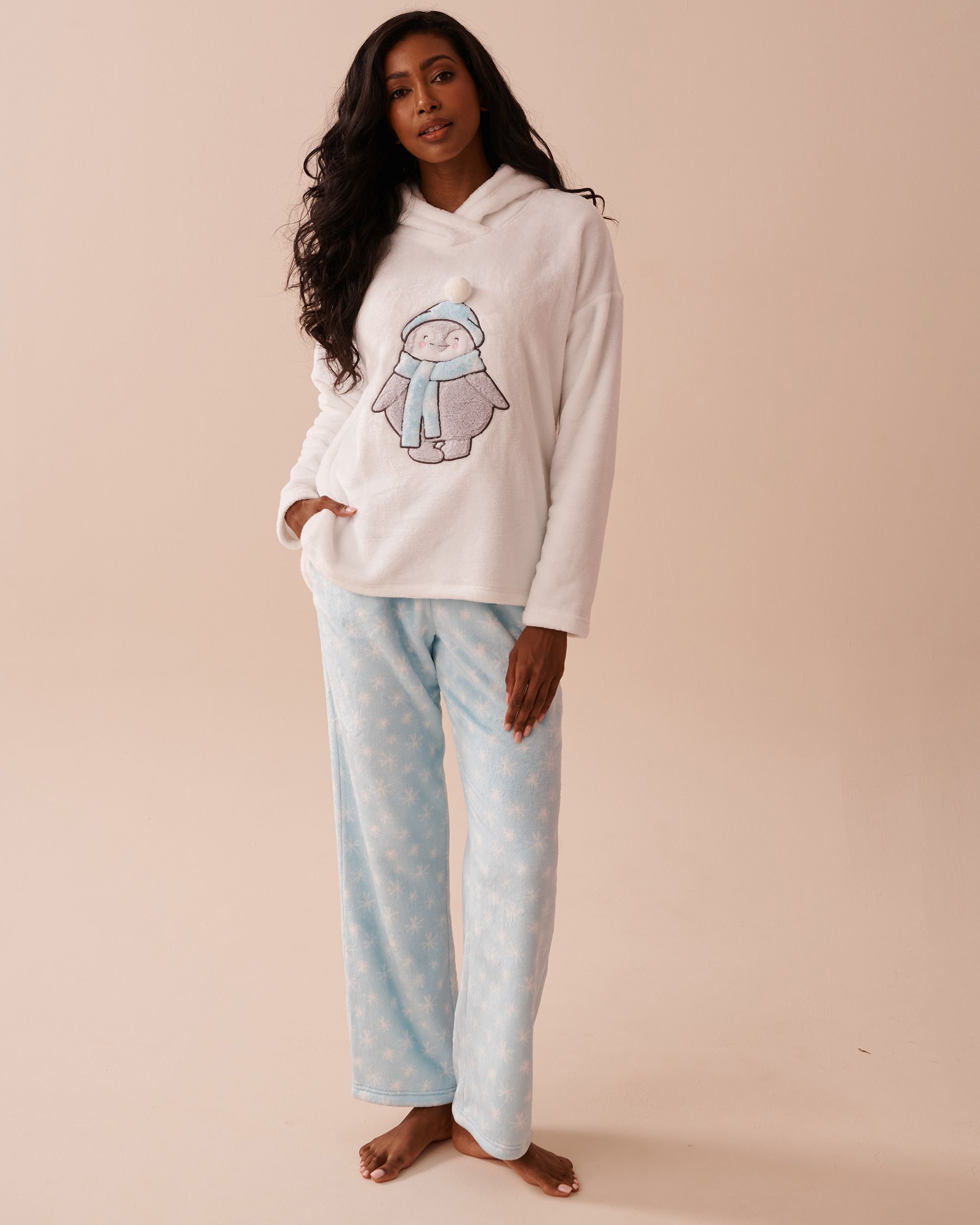 LA VIE EN ROSE Penguin & Snowflake Print Soft Plush PJ Set Penguin/Icy Blue 40400076 - View1