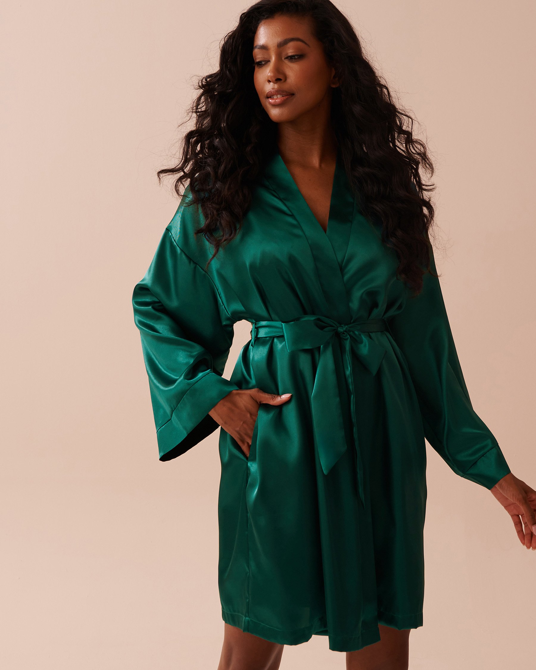 LA VIE EN ROSE Shiny Satin Kimono Fir Green 60600084 - View1