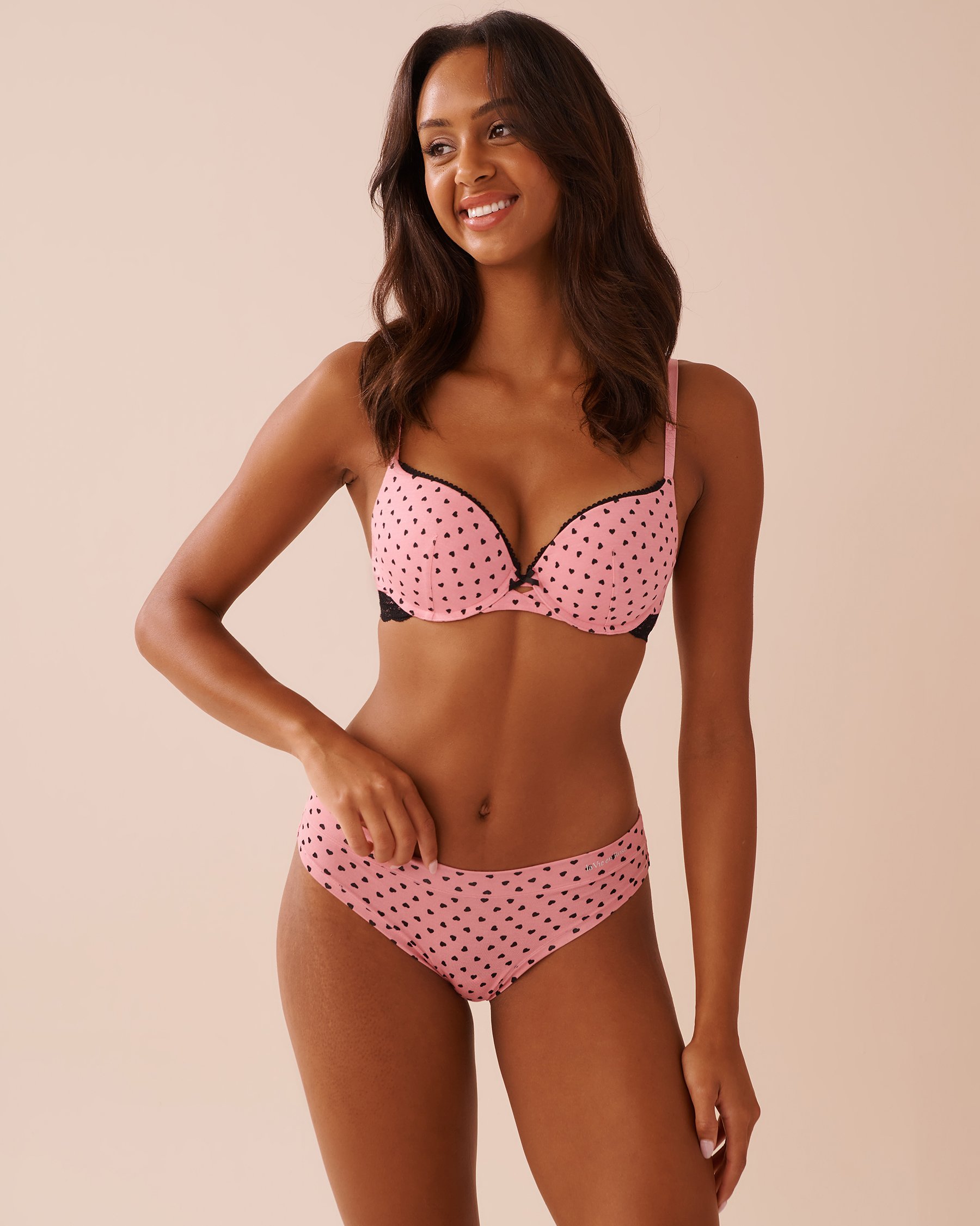 LA VIE EN ROSE Soutien-gorge push-up demi-buste en modal et dentelle Rose/Cœurs noirs 10300173 - View1