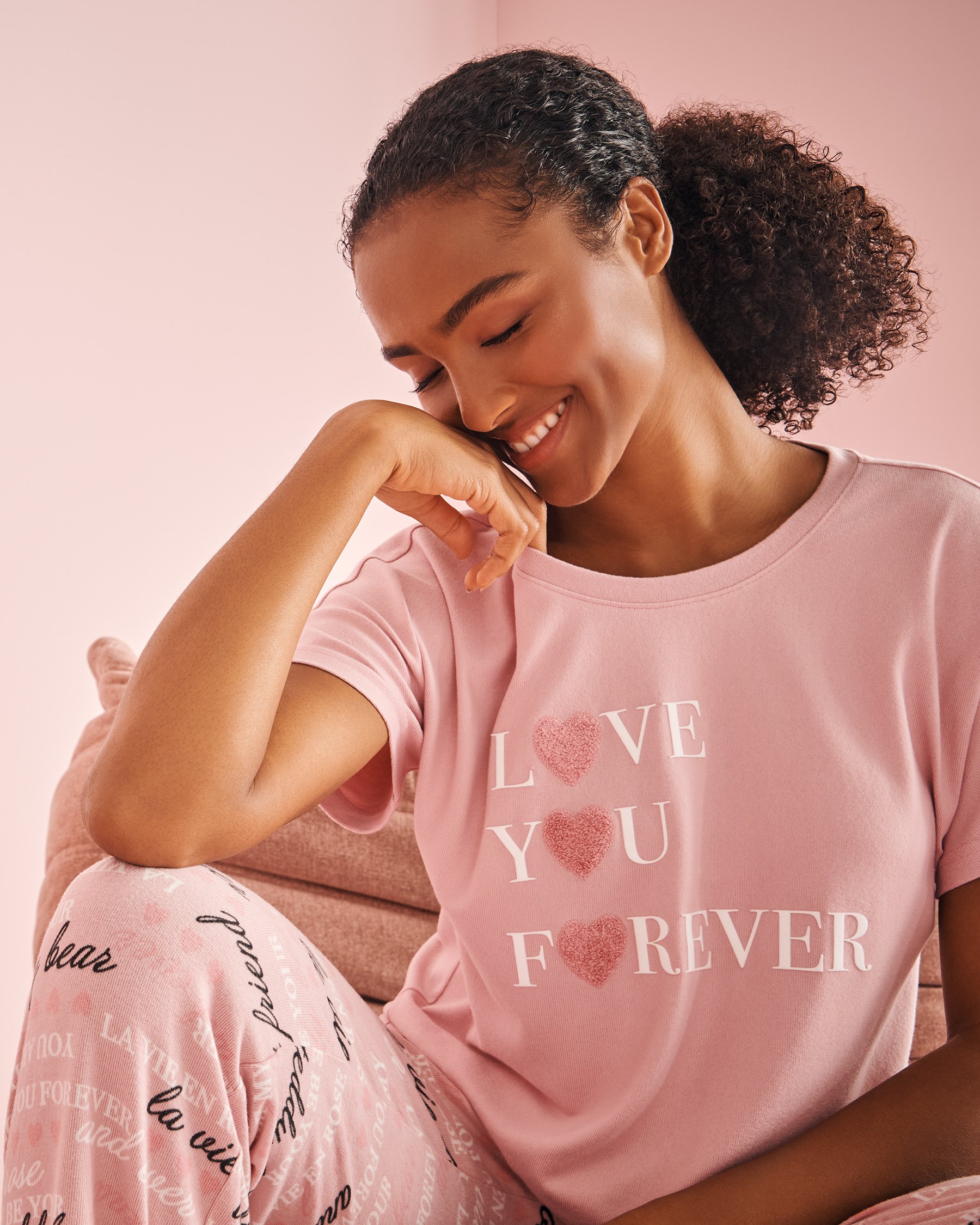 LA VIE EN ROSE Heart and Letter Print Recycled Fibers Crew Neck T-shirt Blushing Pink 40100673 - View1