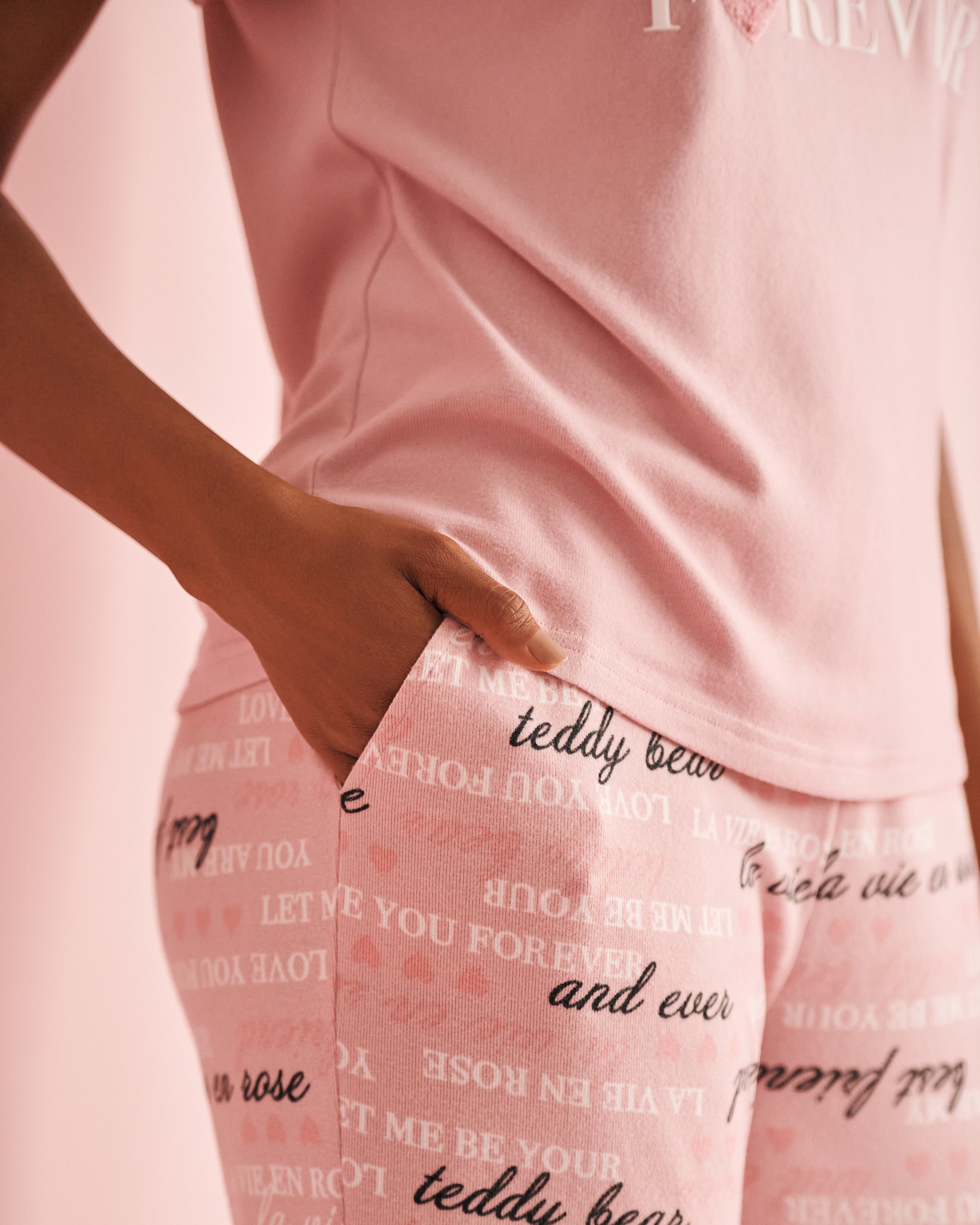 LA VIE EN ROSE Heart and Letter Print Recycled Fibers Capris Blushing Pink 40200661 - View1