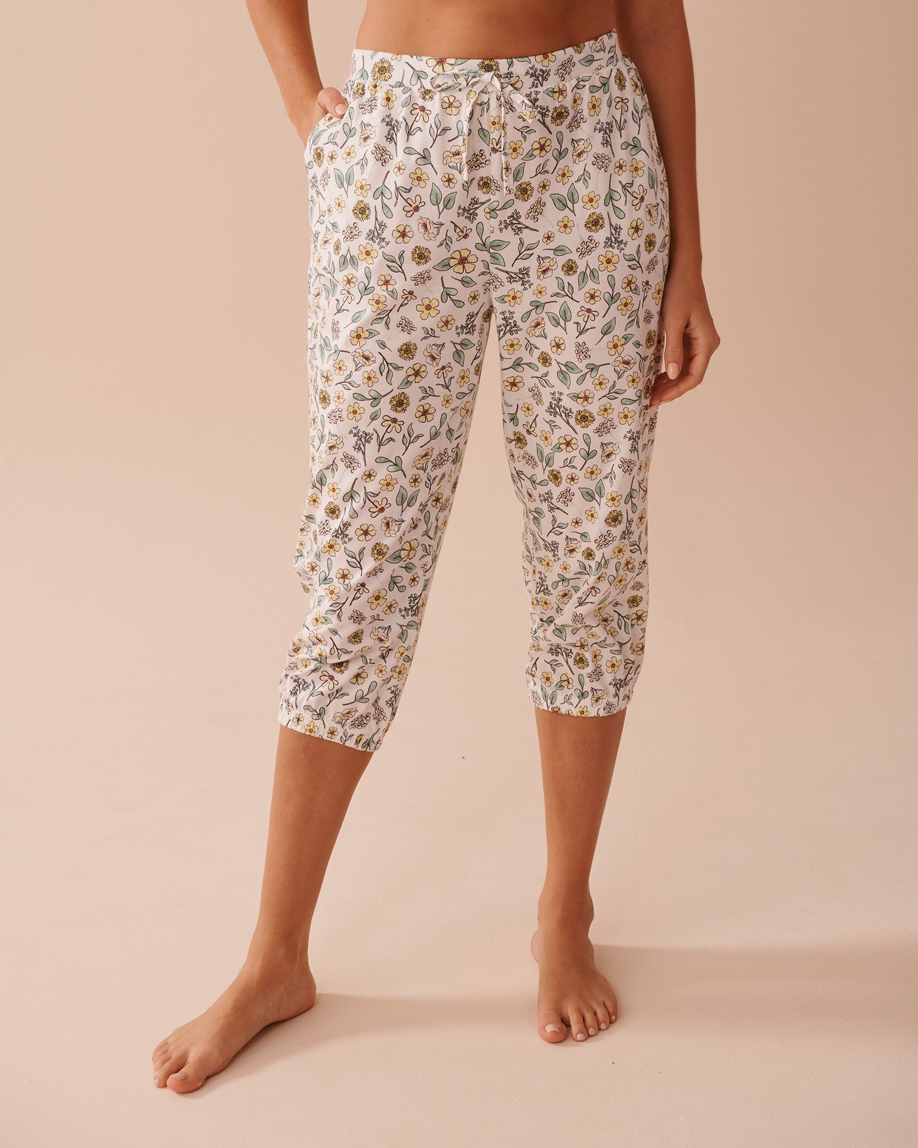 LA VIE EN ROSE Sunflower Print Cotton Fitted Capris White/Sunflowers 40200683 - View1