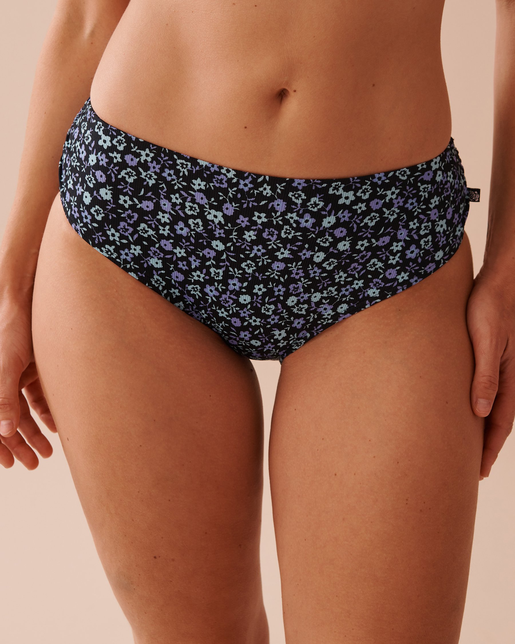 LA VIE EN ROSE AQUA PERIWINKLE FLOWERS Recycled Fibers Mid-rise Bikini Bottom Periwinkle Flowers 70300650 - View1