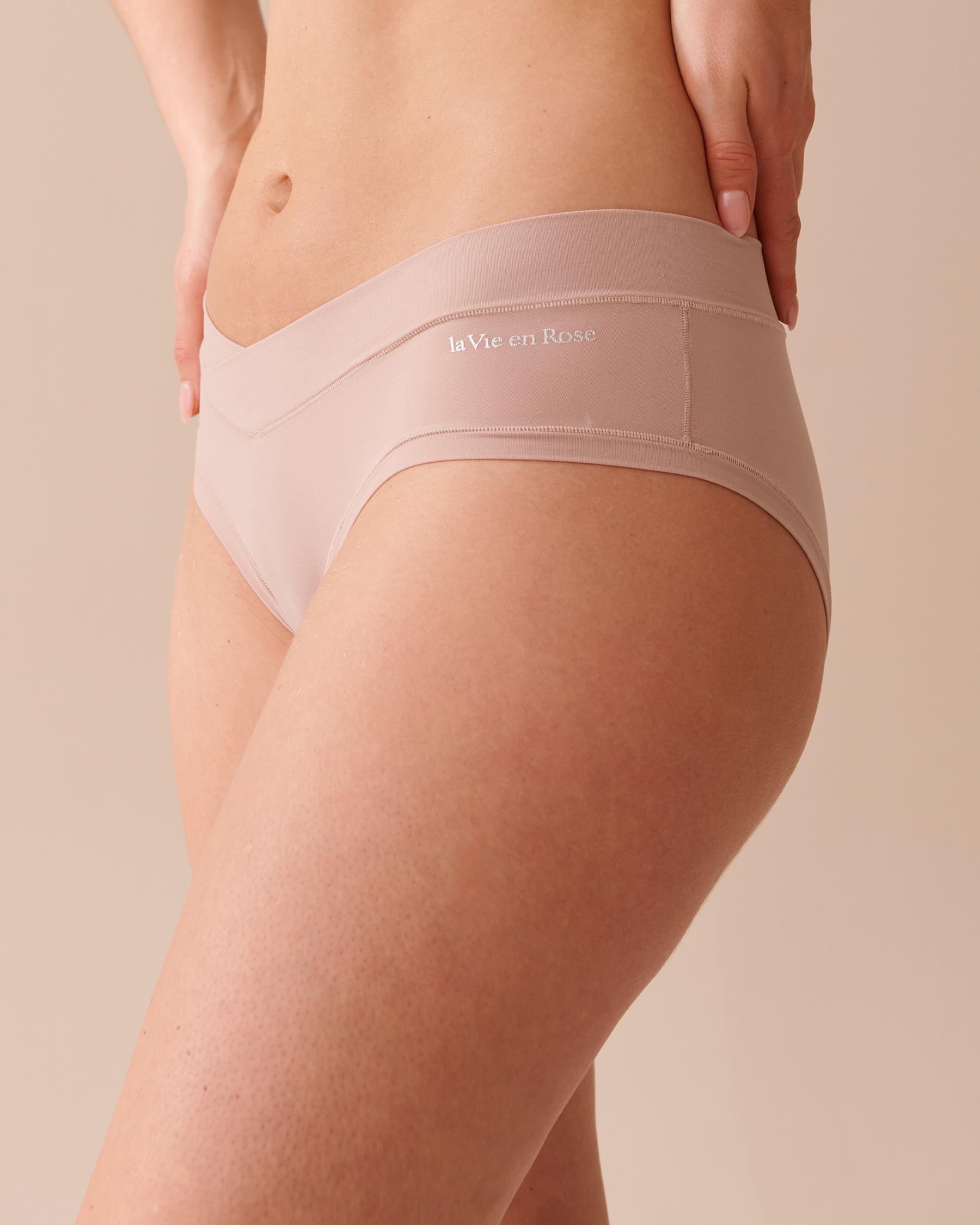 LA VIE EN ROSE Perfect Fit Hiphugger Panty Taupe 20200476 - View1