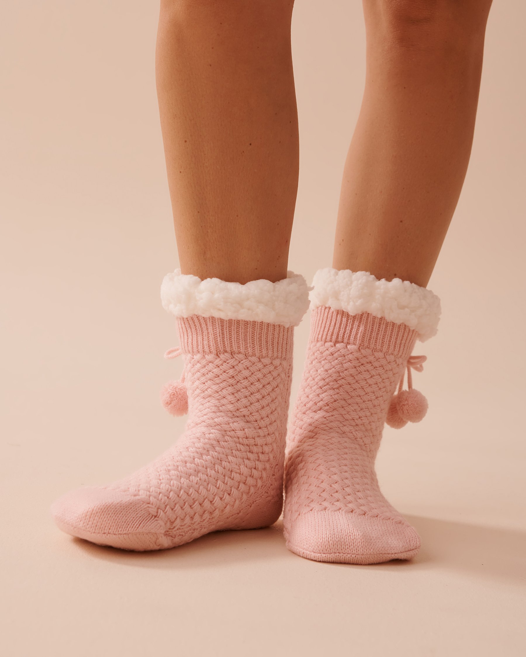 LA VIE EN ROSE Pompom Knit and Sherpa Socks Fairy Pink 40700365 - View1