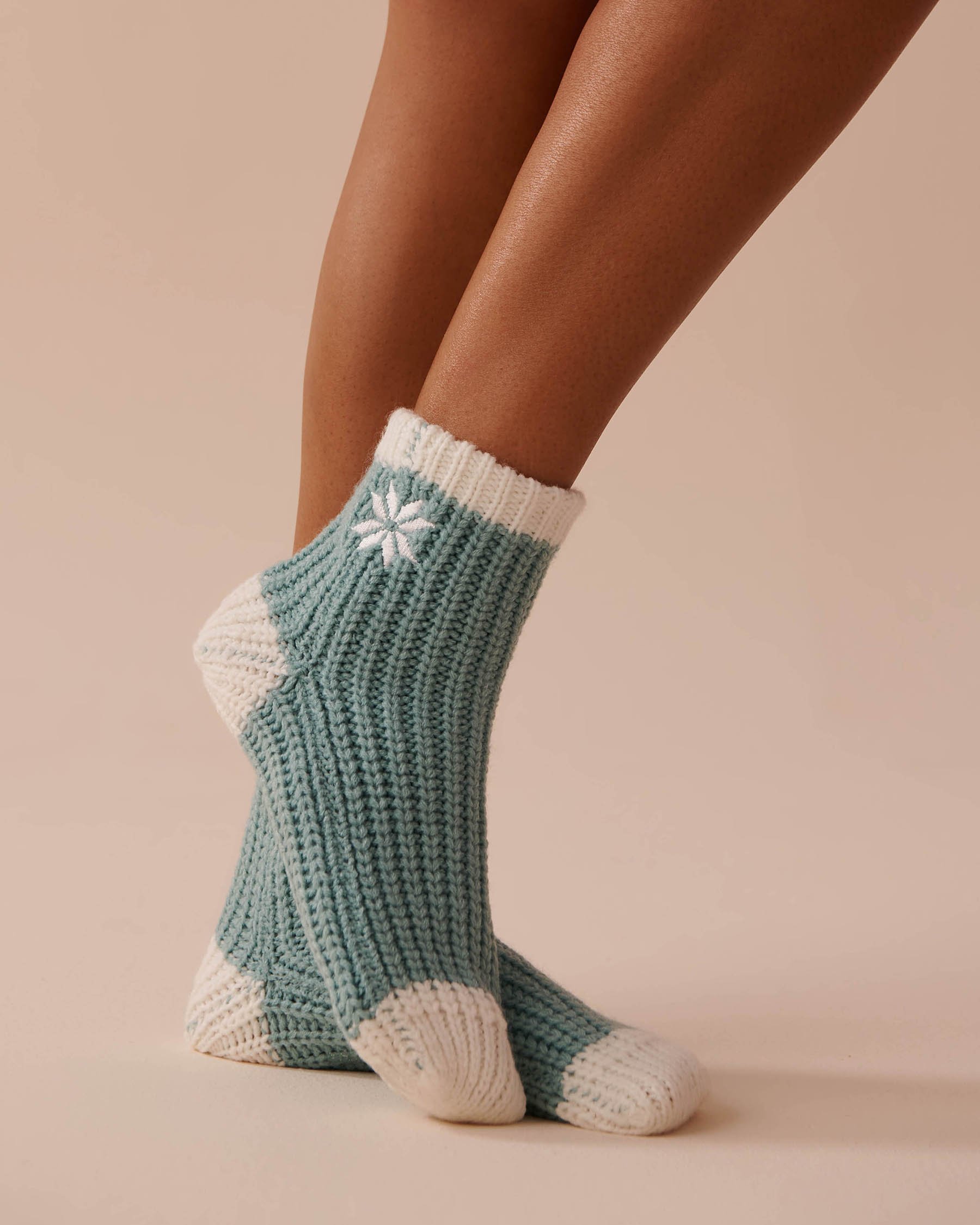 LA VIE EN ROSE Knitted Socks with Winter Embroidery Soothing Blue 40700366 - View1