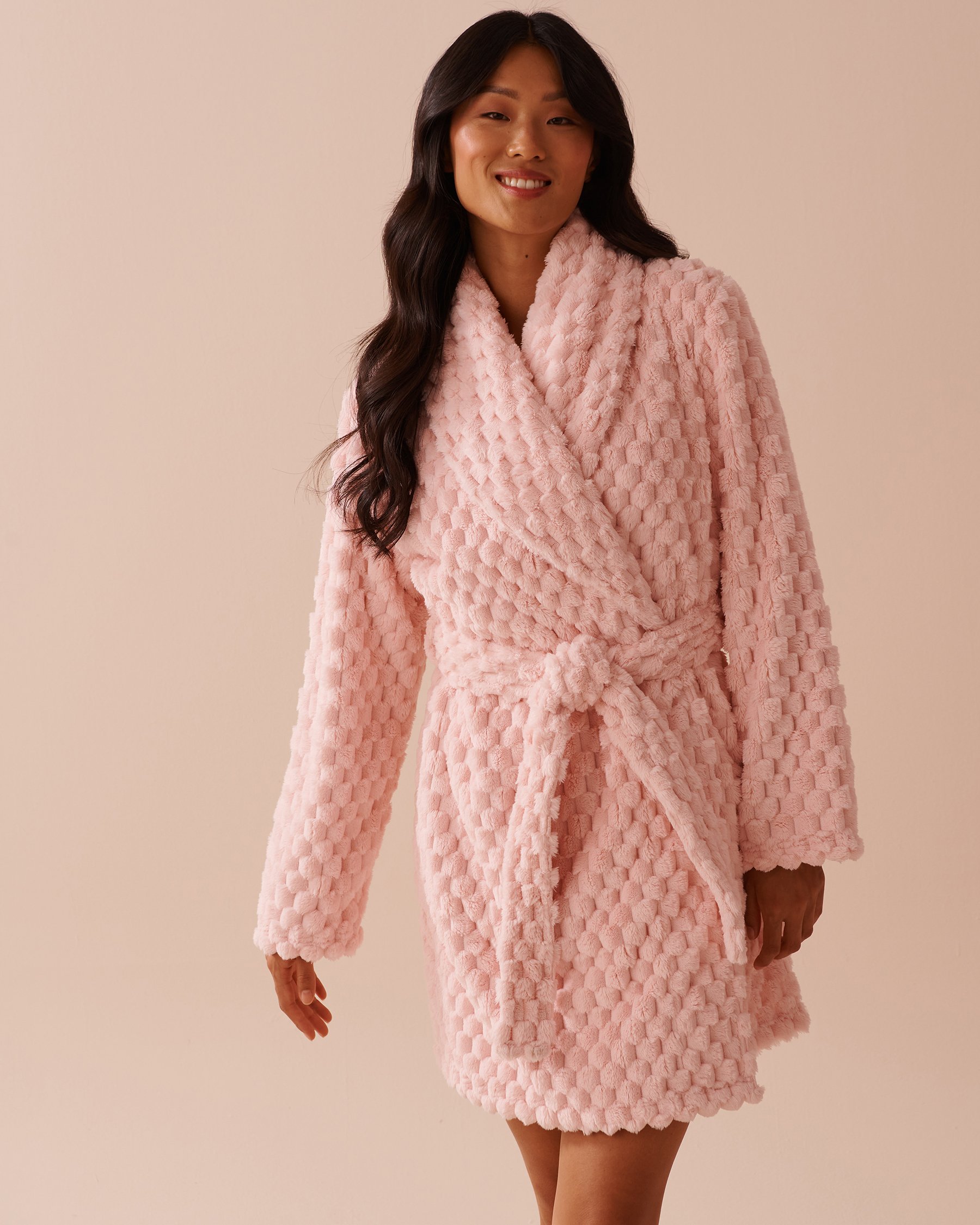 LA VIE EN ROSE Soft Plush Quilted Effect Robe Fairy Pink 40600190 - View1