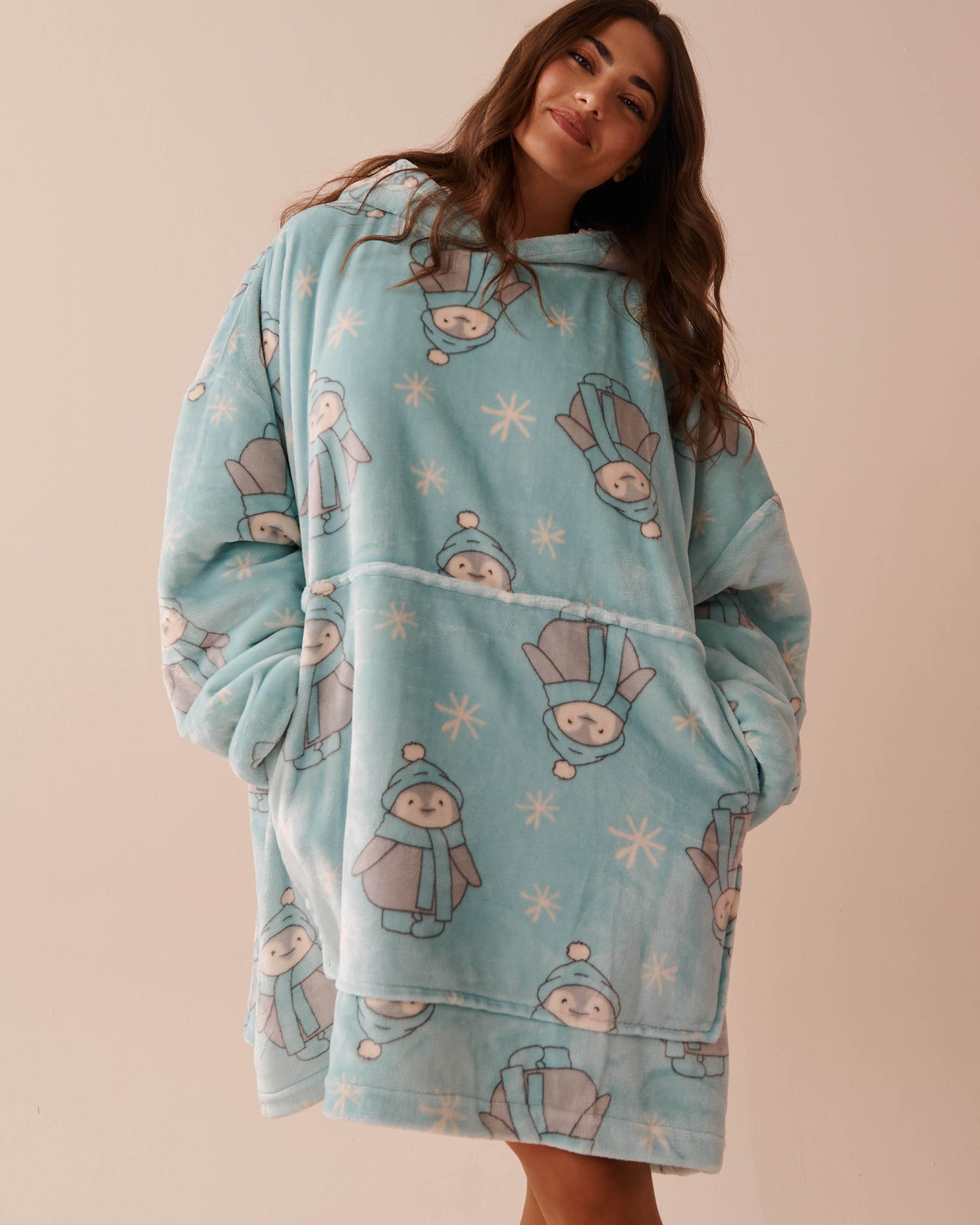 LA VIE EN ROSE Penguin Soft Plush Oversized Hoodie Penguin/Blue 40700350 - View1