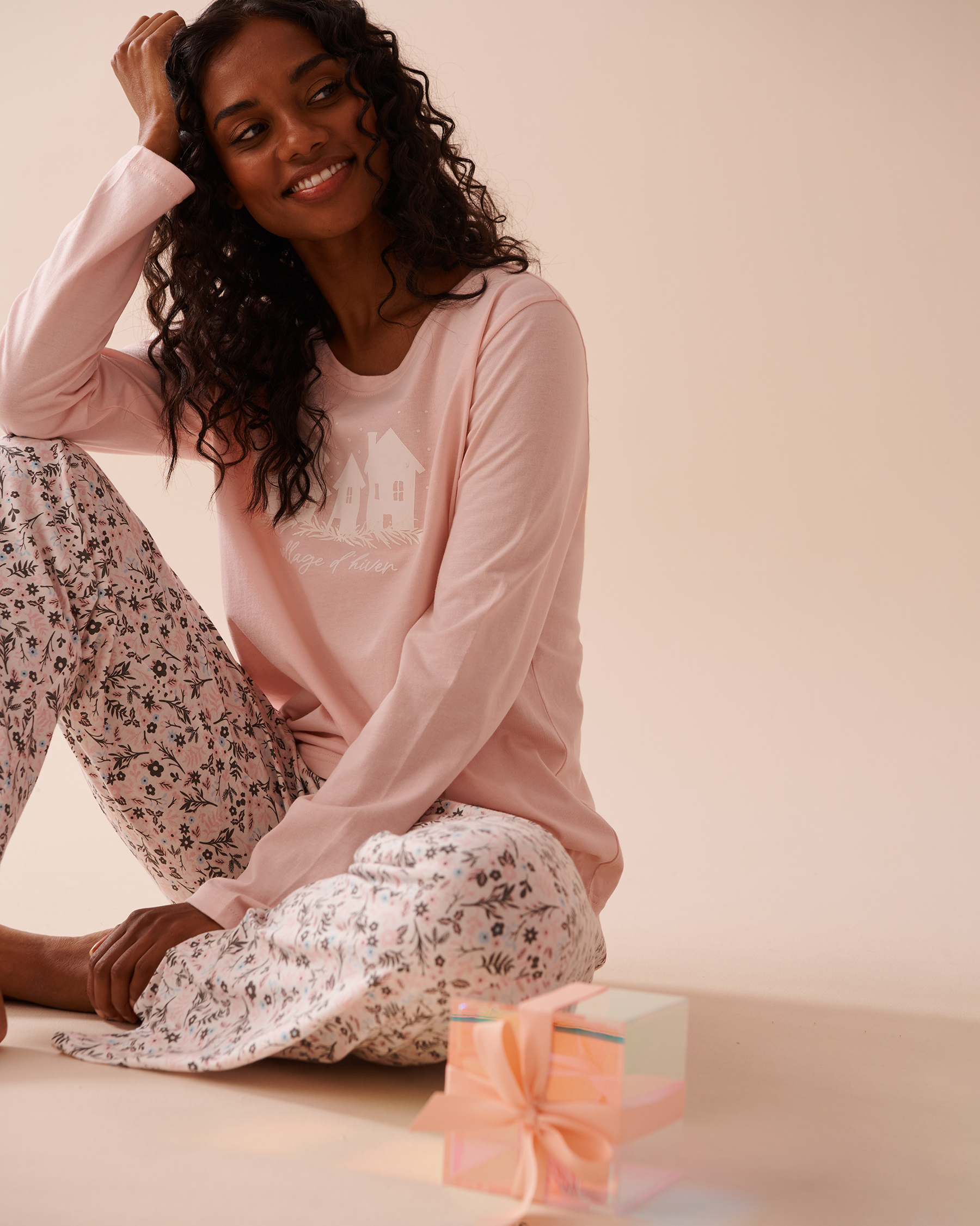 LA VIE EN ROSE Ensemble pyjama en coton imprimé fleurs hivernales Fleurs d'hiver roses 40400075 - View1