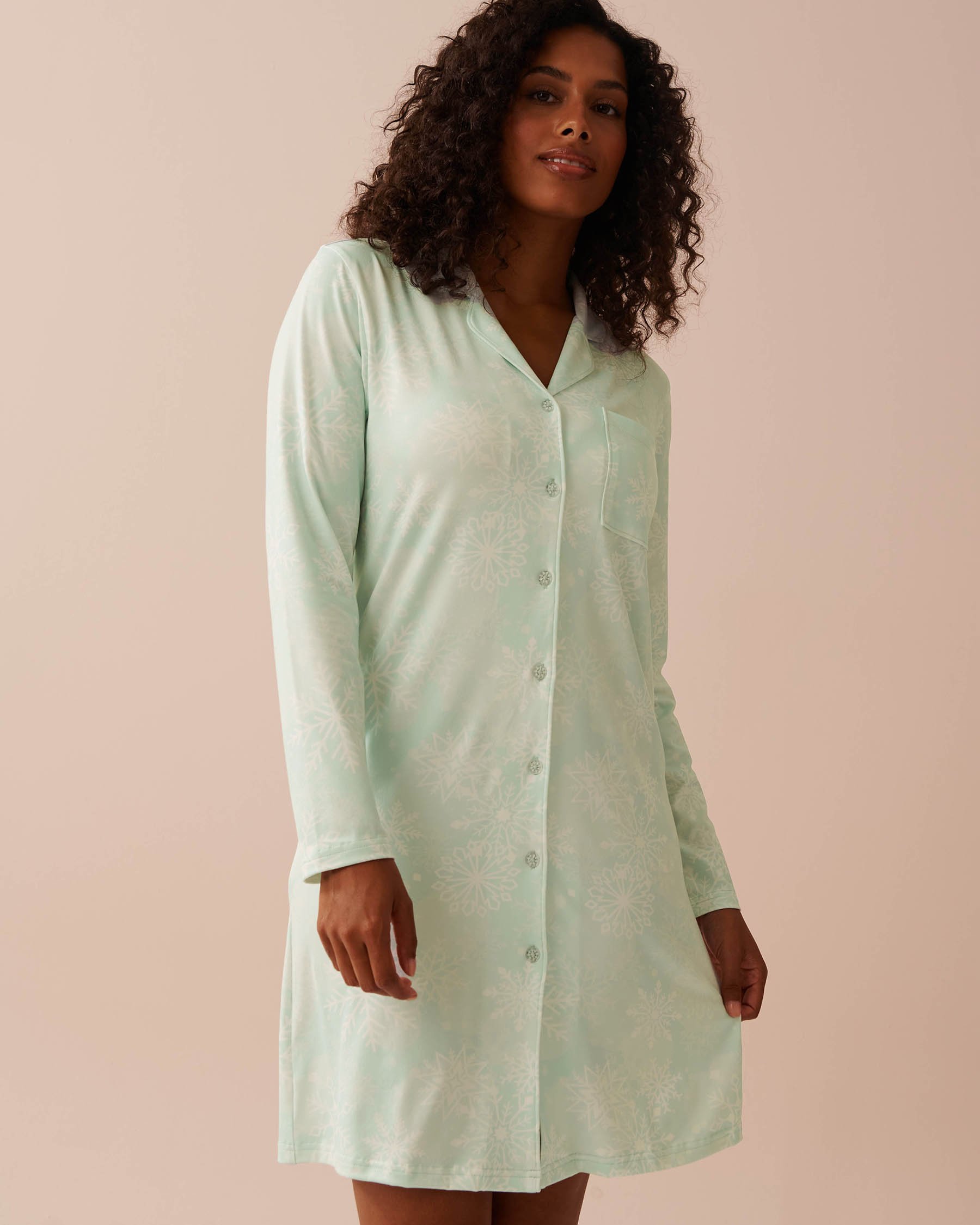 LA VIE EN ROSE Snowflake Print Super Soft Long Sleeve Sleepshirt Mint Green/Snowflakes 40500383 - View1