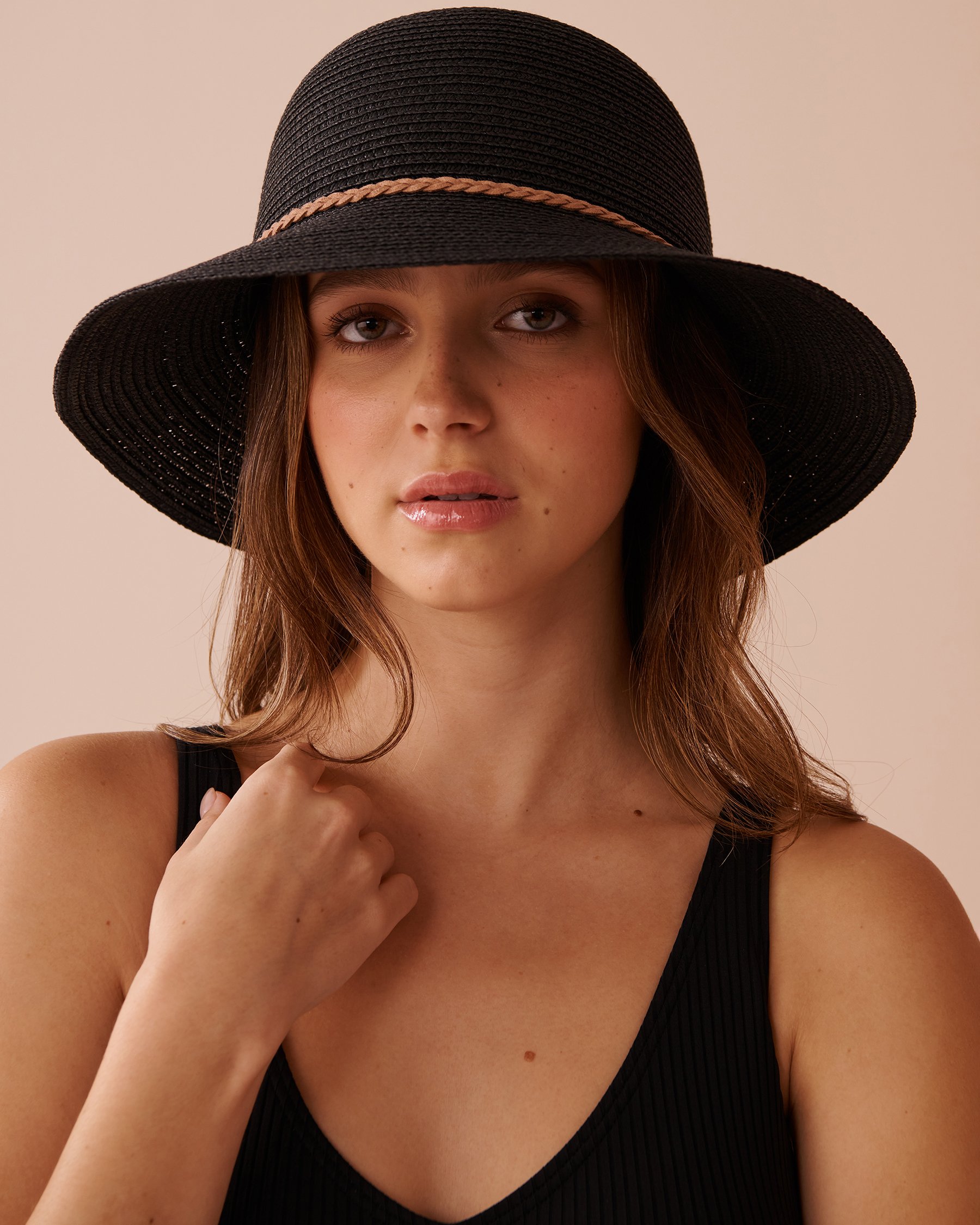 LA VIE EN ROSE AQUA Cloche Hat with Seashells Black 80500109 - View1